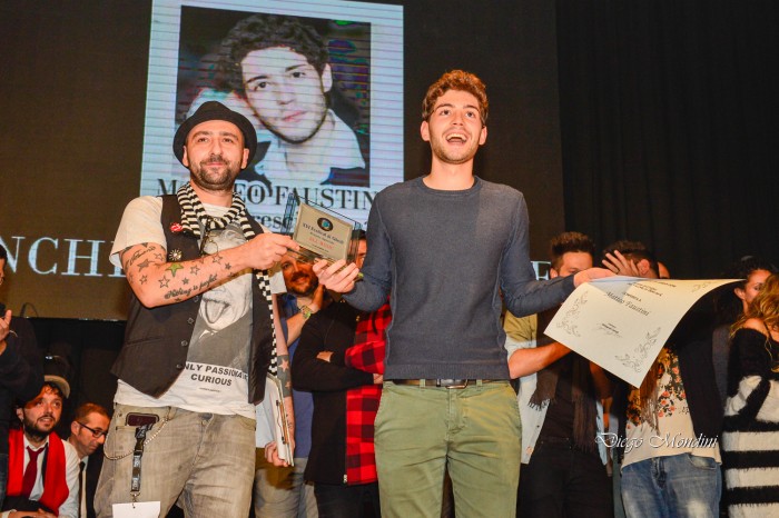 Il Direttore di All Music Italia consegna il Premio speciale a Matteo Faustini