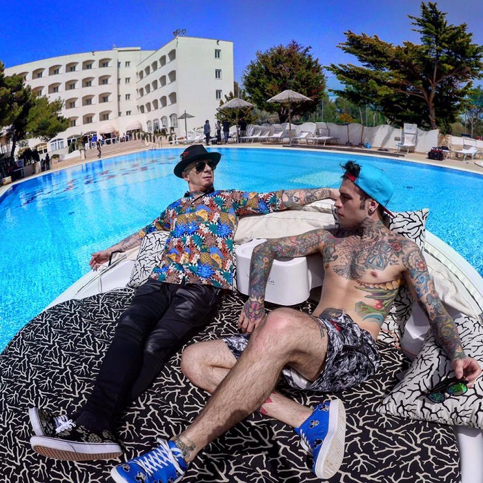 fedez-j-ax-piscina
