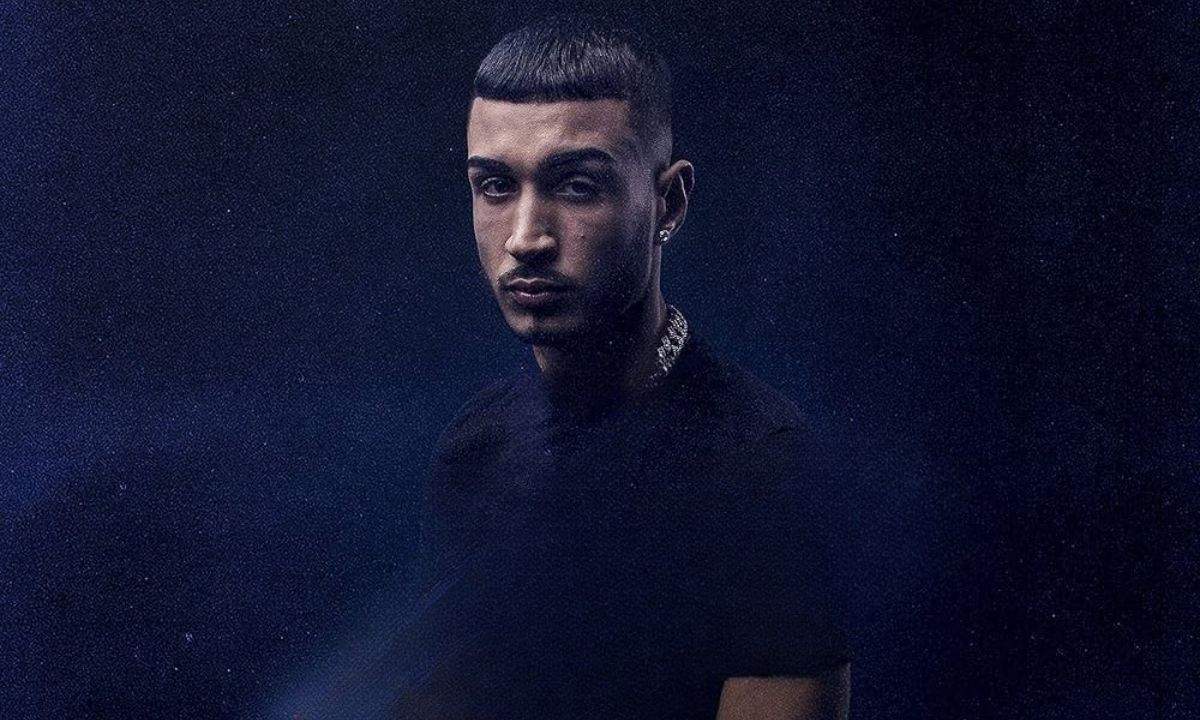 Capo Plaza nella foto promozionale dell'album Plaza certificato 4° disco di platino FIMI