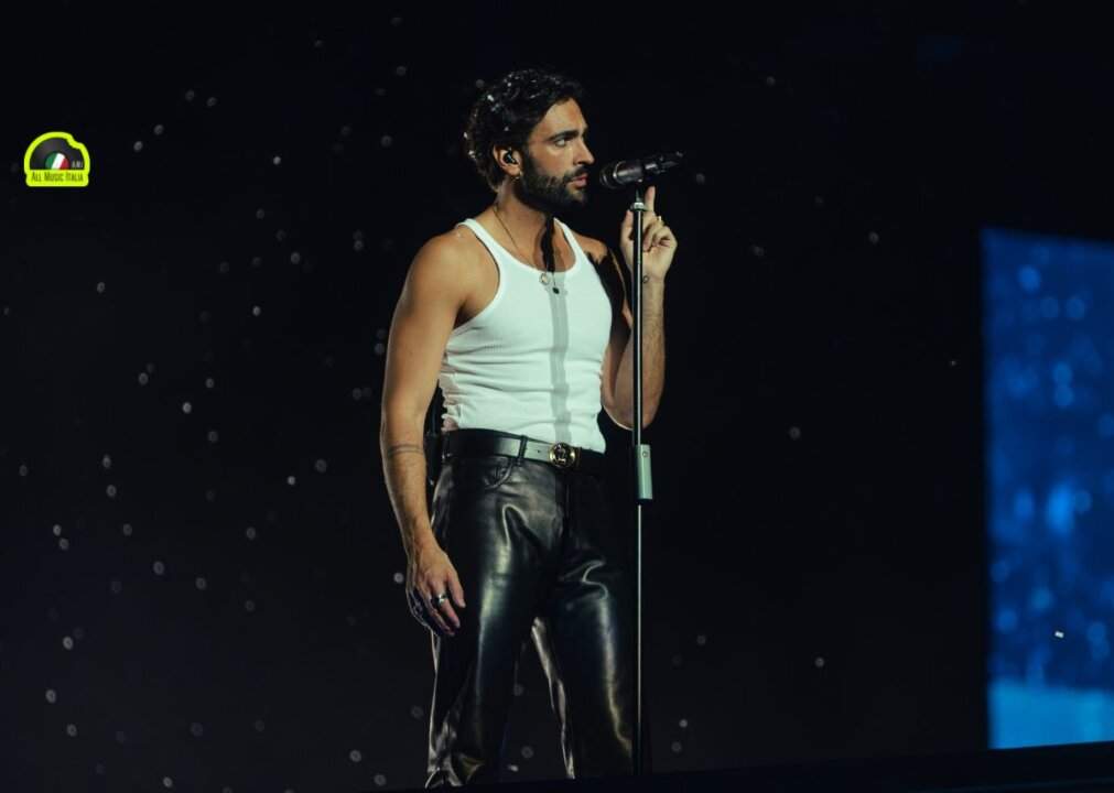 Marco Mengoni tour stadi debutto a San Siro tra lacrime e standing ovation Marco Mengoni tour stadi debutto a San Siro tra lacrime e standing ovation