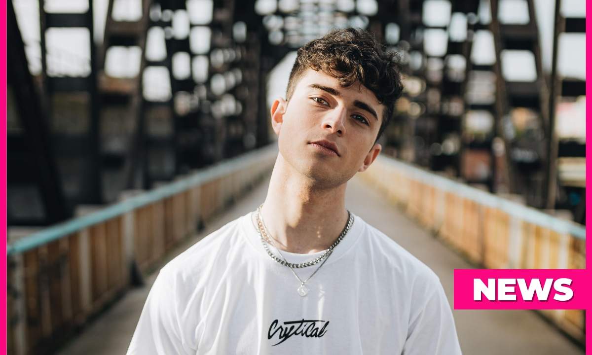 Crytical Playlist testo