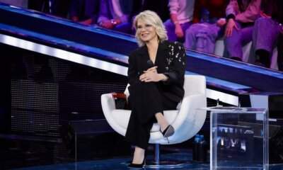 Maria De Filippi consola Senza Cri ad Amici