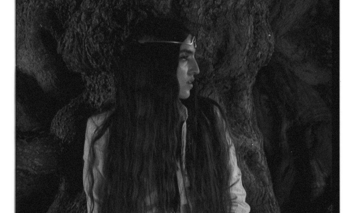 Joan Thiele significato del testo di Allucinazione