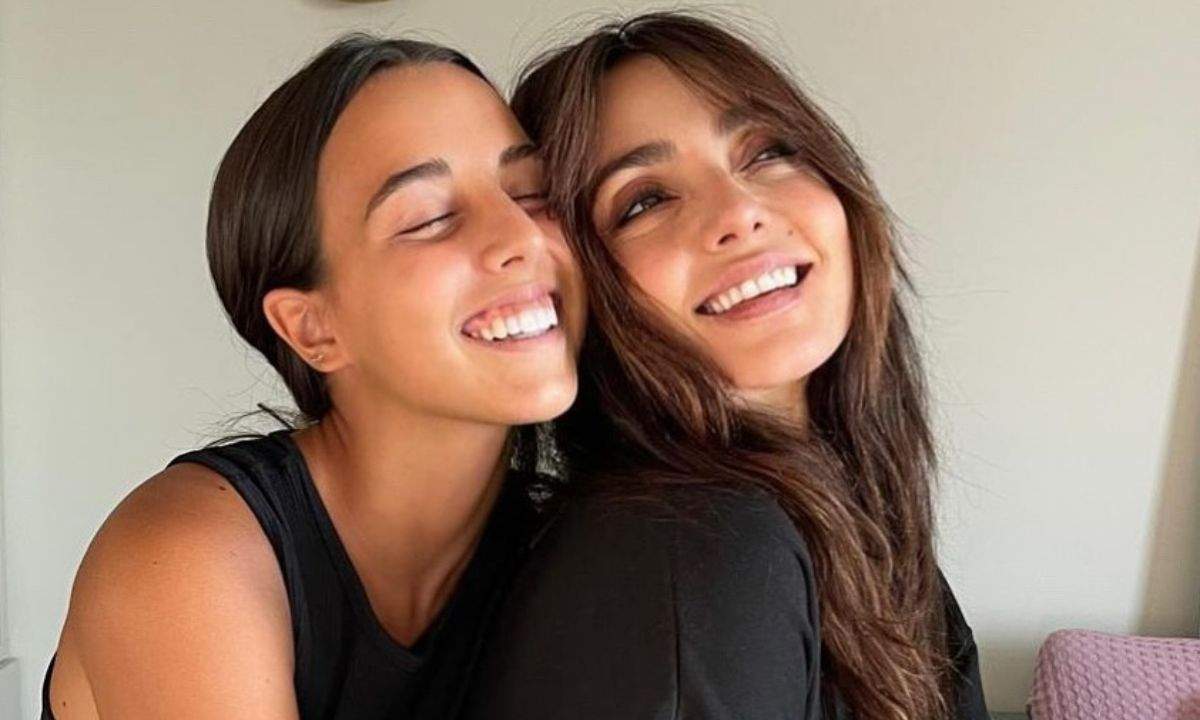 Jolanda Renga e Ambra Angiolini cantano T'Appartengo sul palco del Milano Pride 2025