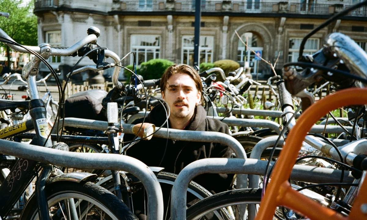 Nico Arezzo canta la sua versione di U Pisci Spada di Domenico Modugno