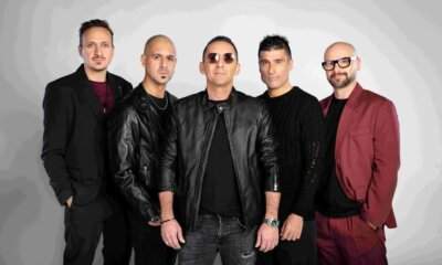 I Modà sul palco con il pubblico durante il tour 2025