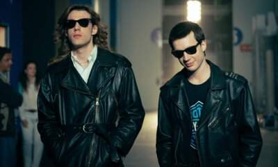 Elia Nuzzolo e Matteo Oscar Giuggioli sul set della nuova stagione della serie Sky sugli 883