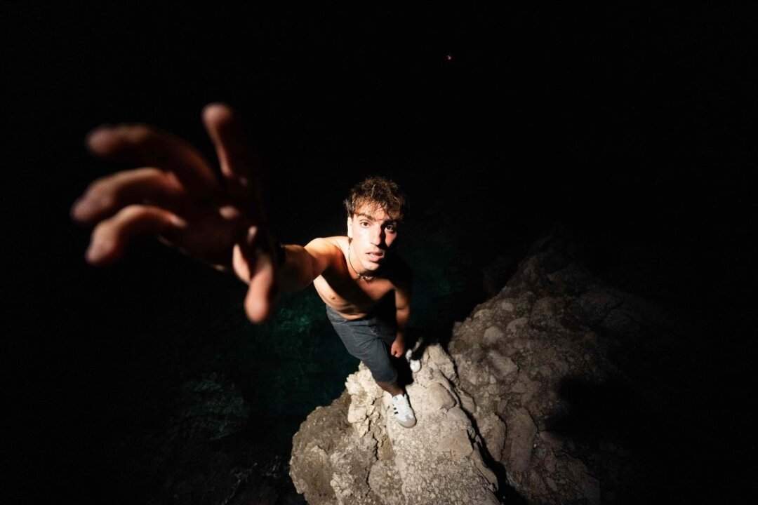 Albe.x pubblica il singolo "Il sole"