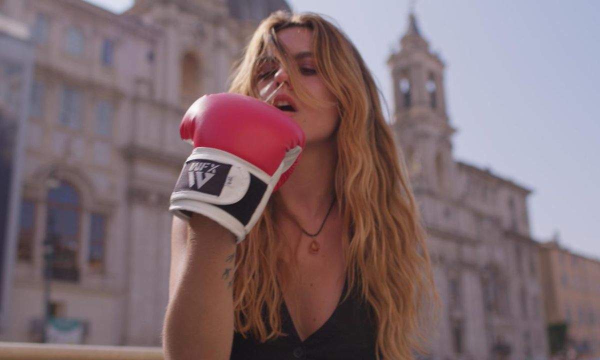 Rakele torna con il brano "Kill Bill"