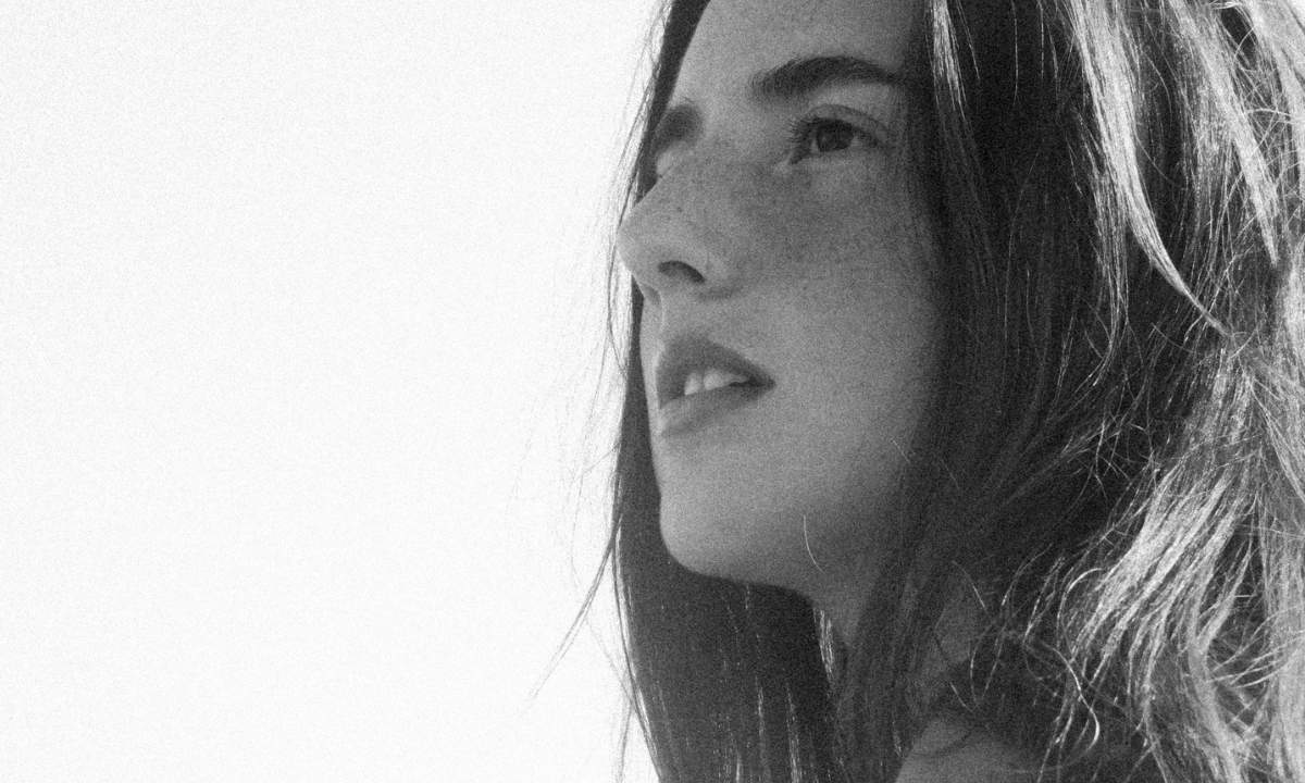 Amanda Roberts nuovo singolo Fuori dal blu