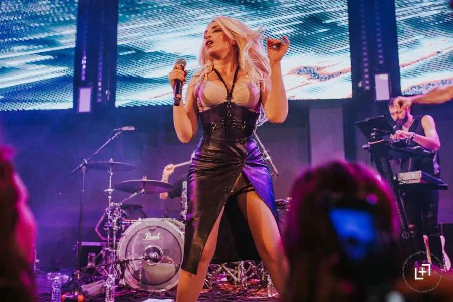 Romina Falconi Live foto di Jacopo Beccalossi