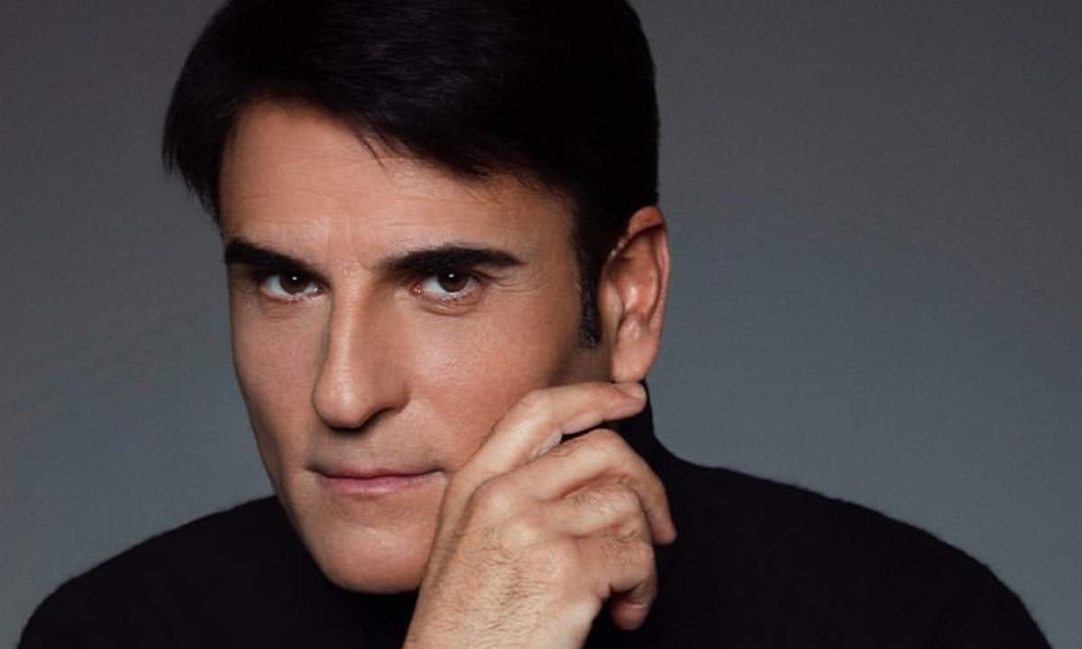 Sal Da Vinci con il team di Warner Music Italy