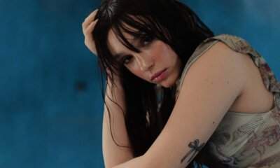 Sarah Toscano canta il nuovo singolo al Red Valley Festival 2025 in anteprima live