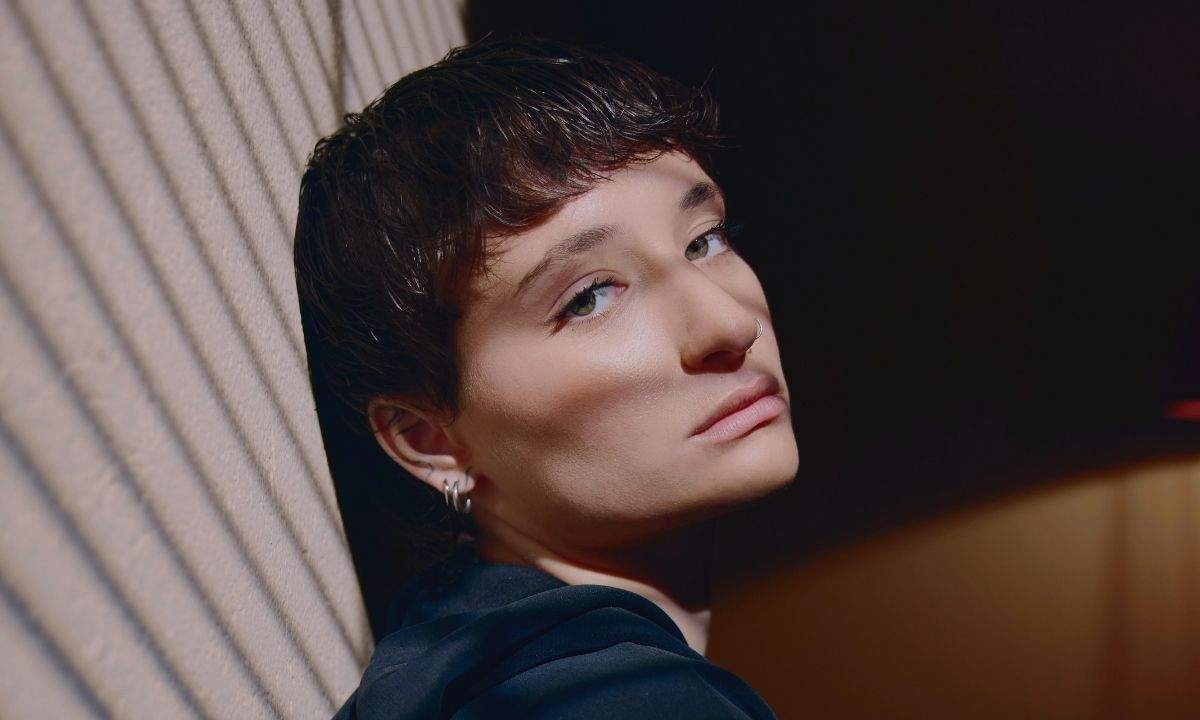 Sally Cruz: significato del testo di Stesso Rumore