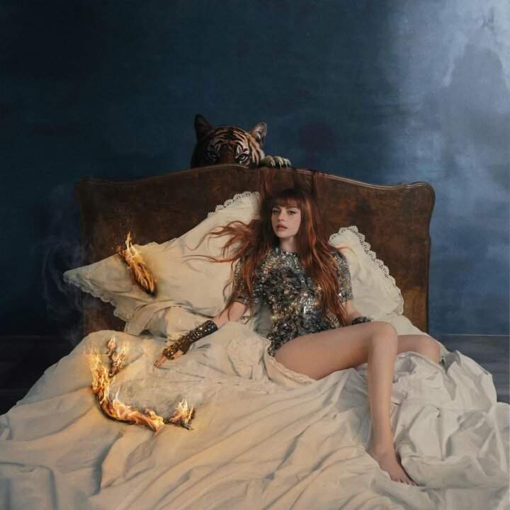 Annalisa svela la copertina del nuovo album Ma io sono fuoco in uscita il 10 ottobre