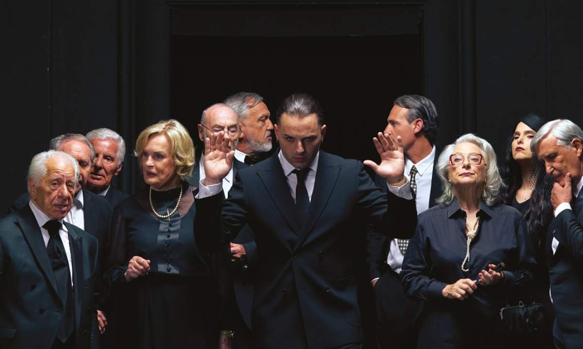 Ernia presenta il nuovo album Per Soldi e Per Amore in una videointervista esclusiva