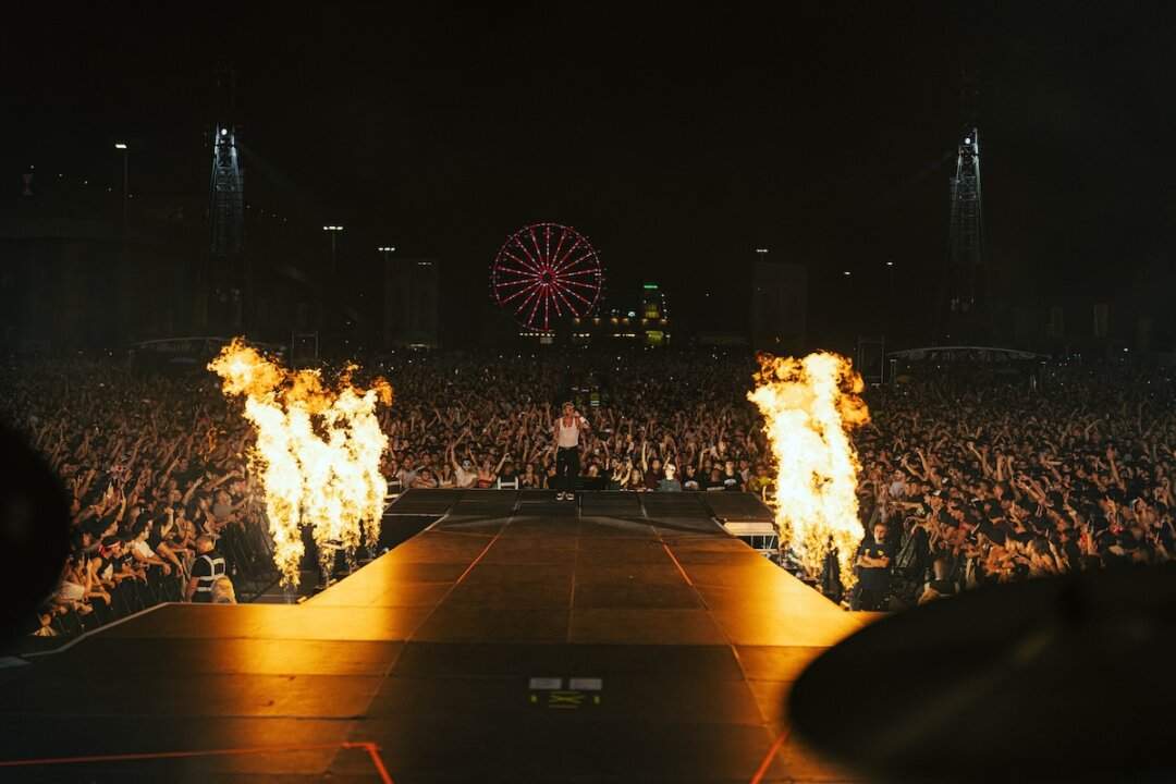 Salmo durante la parte acustica del concerto Lebonski Park 2025, foto di Giuseppe Antonelli