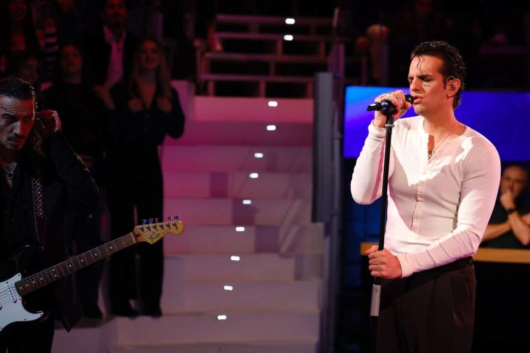 Achille Lauro ad Amici 25