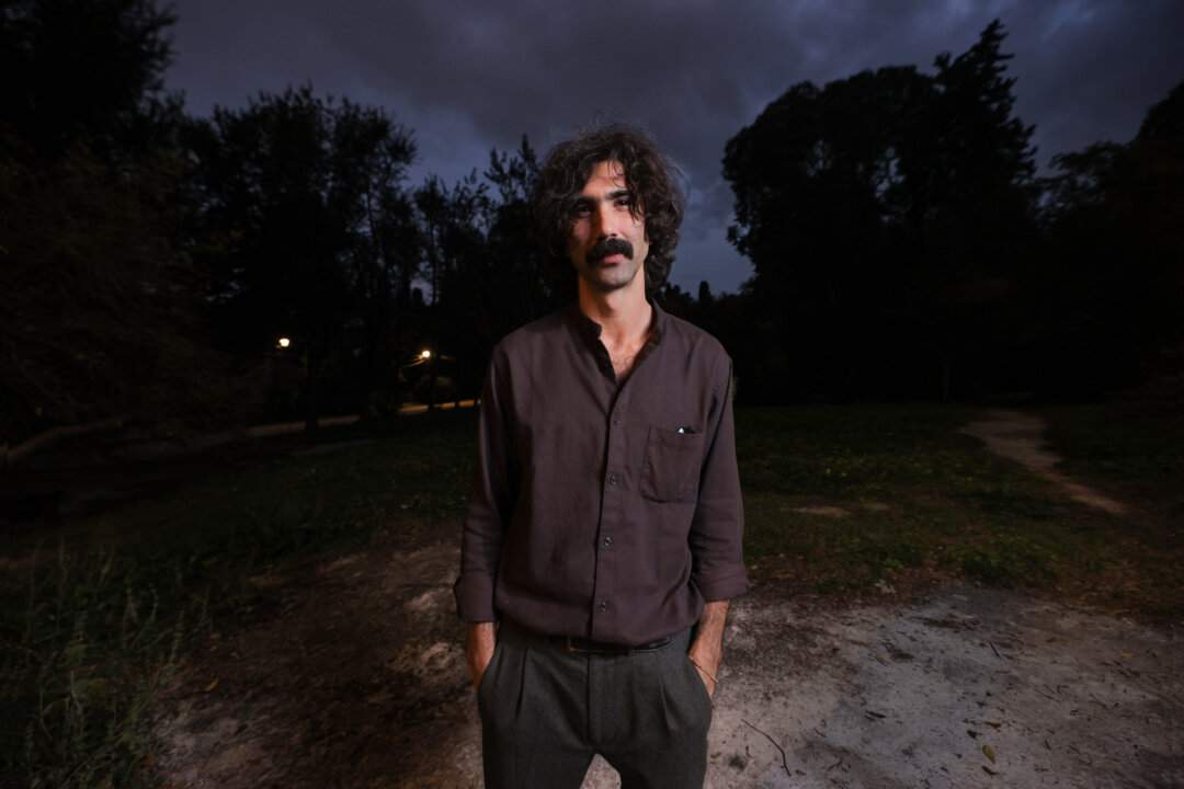 Andrea Laszlo De Simone "Una Lunghissima Ombra"