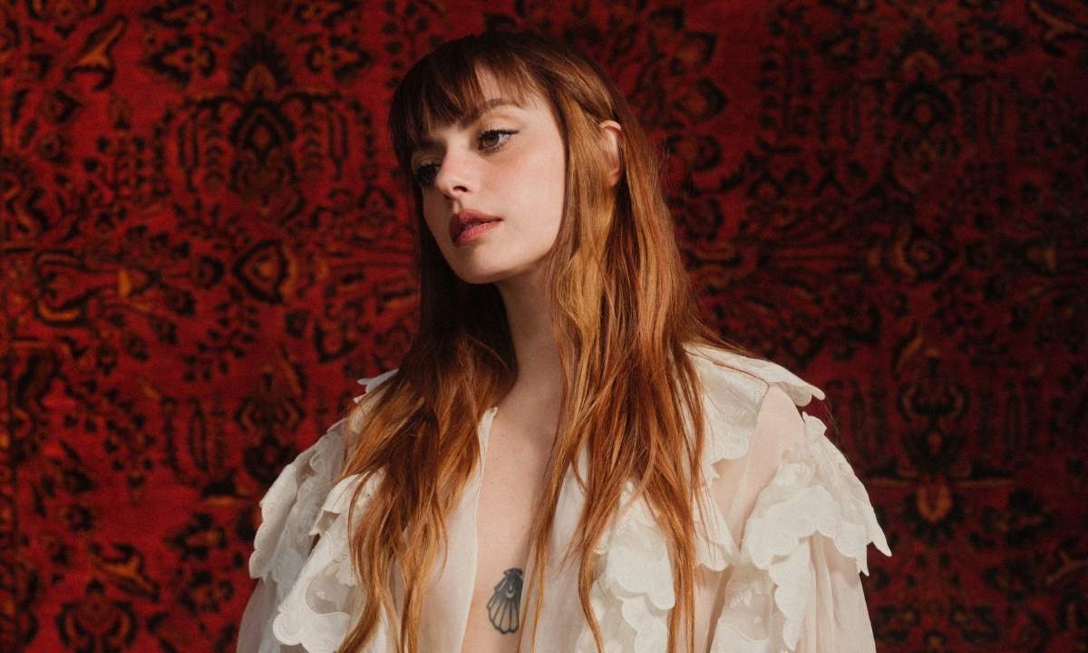 Annalisa ritratto promozionale per l’album Ma io sono fuoco