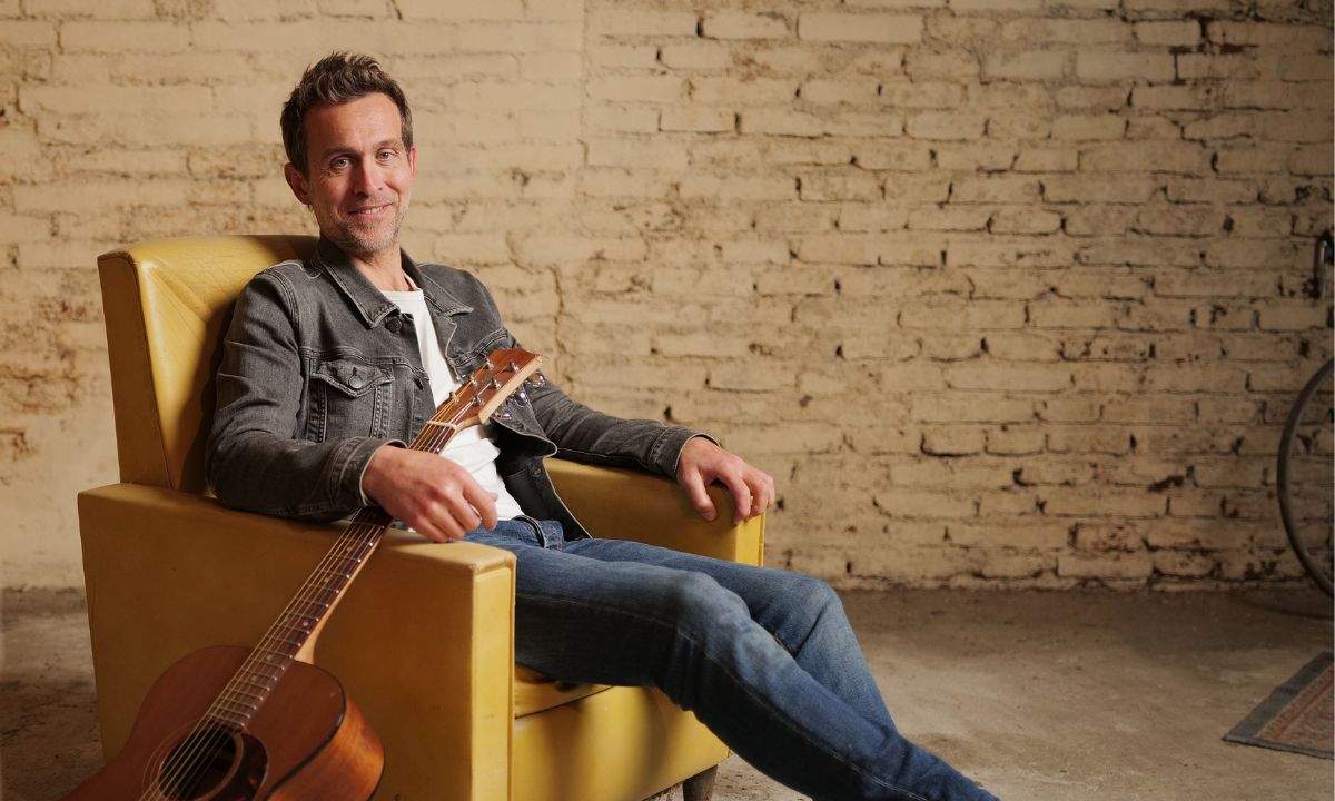 Federico Stragà torna con il disco "E' così"