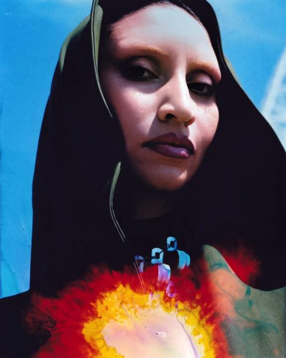 Nava pubblica il singolo "Poki"