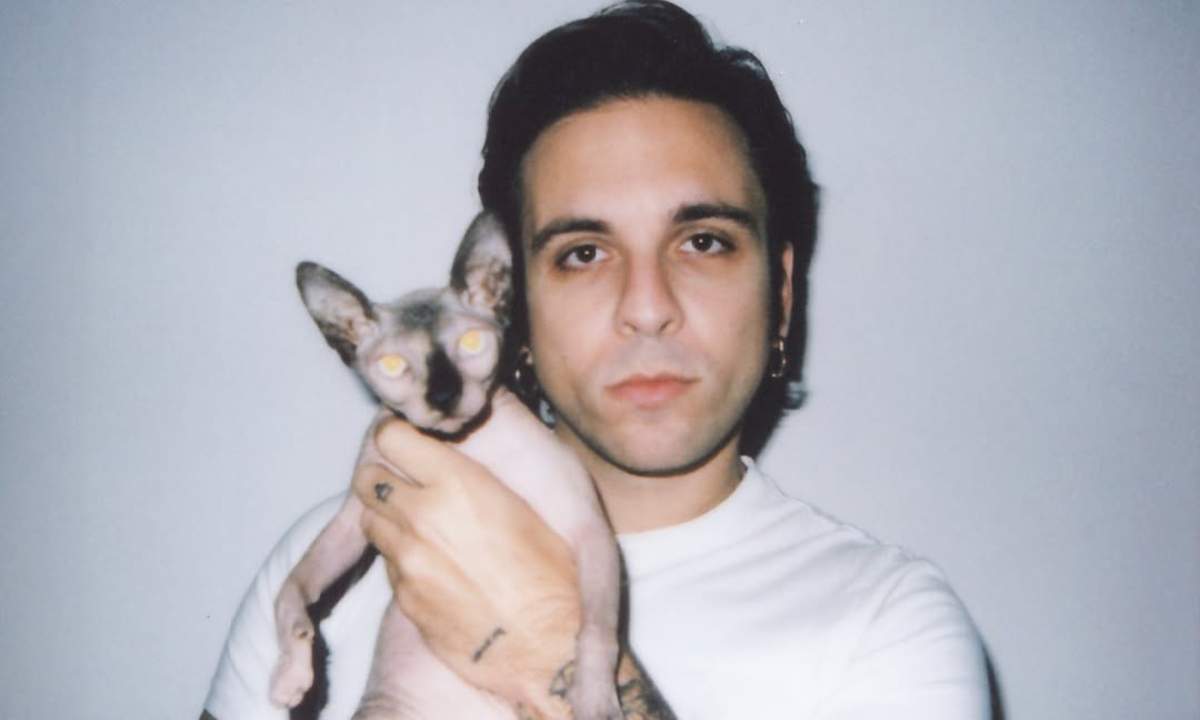 Alessio Bernabei annuncia il ritorno da solista dopo l’esperienza con i Follya