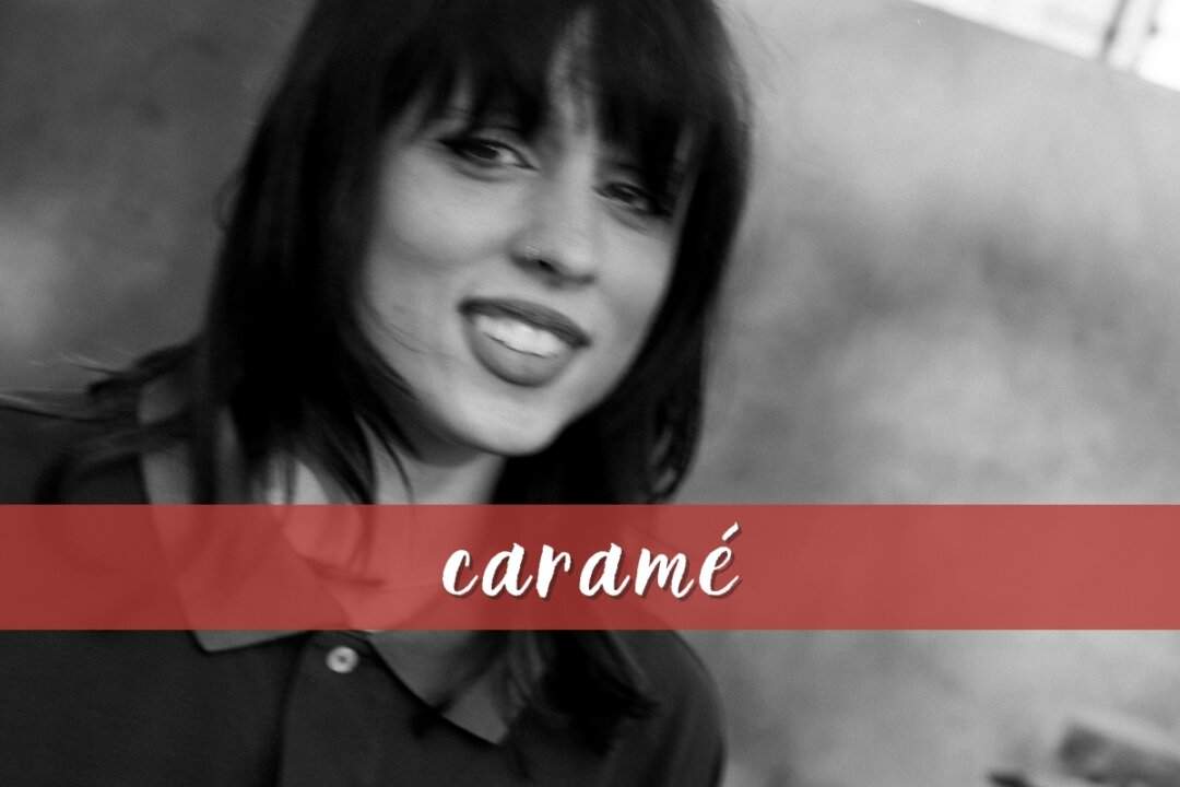 angelina mango caramé testo