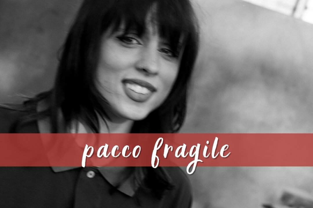 Angelina Mango Pacco Fragile