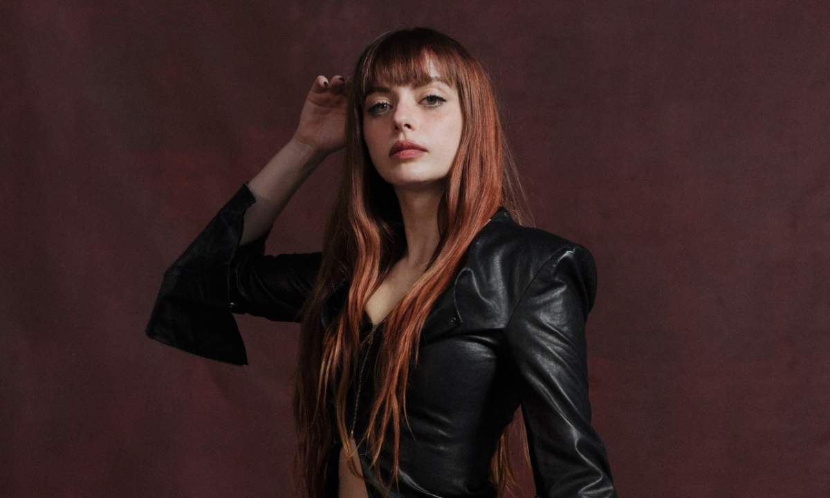 Annalisa posa per la foto di Nicholas Fols legata all’album “Ma Io Sono Fuoco” e alla videointervista di All Music Italia