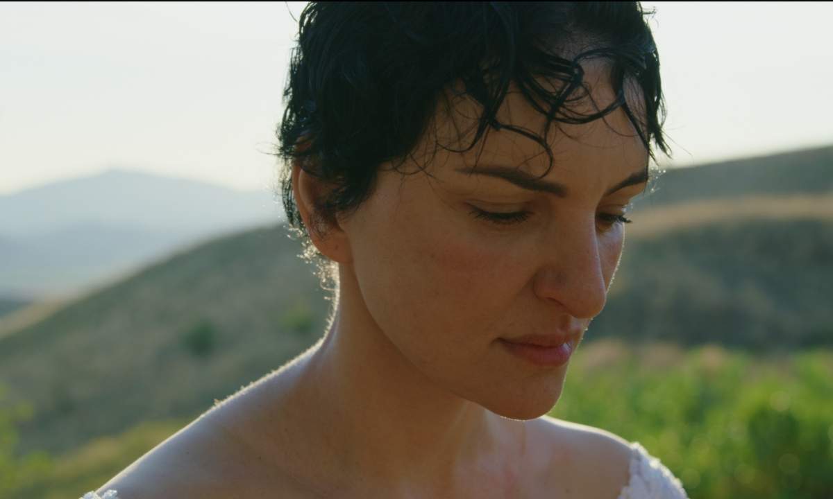 Arisa in un ritratto promozionale per il singolo Nuvole