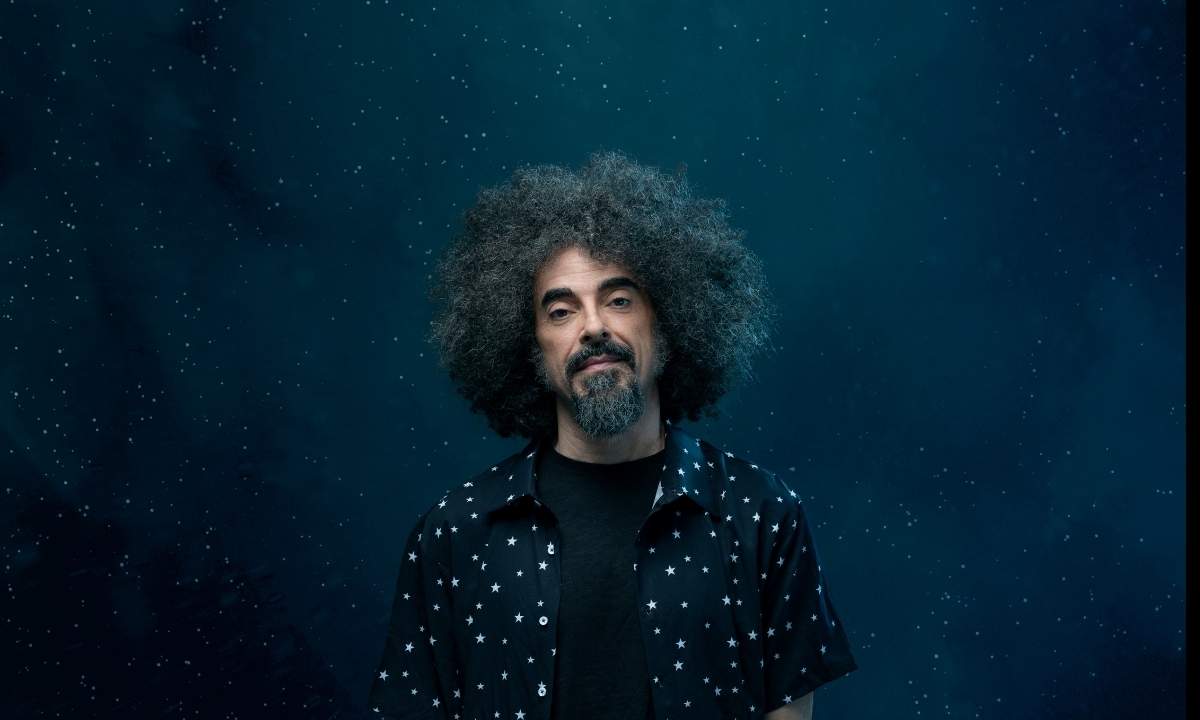 Caparezza, primo piano promozionale per il singolo Io sono il viaggio tratto da Orbit Orbit