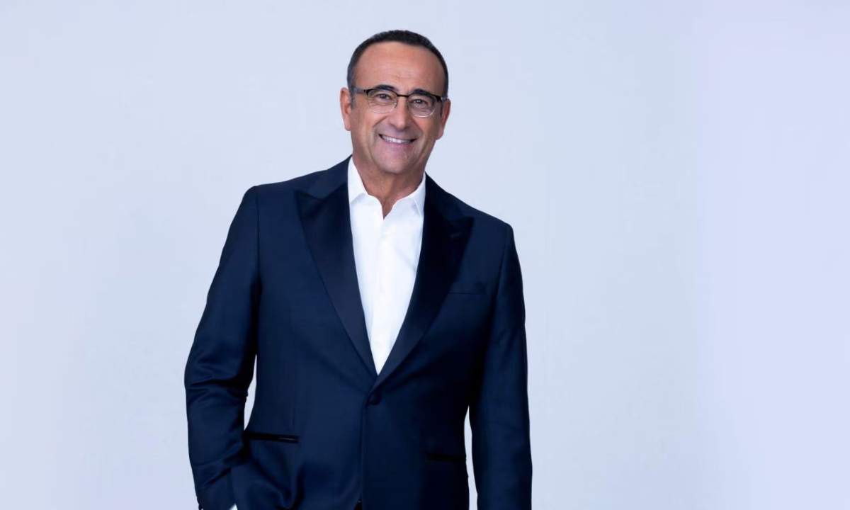 Carlo Conti durante le audizioni di Sanremo Giovani 2025, dove sono stati scelti i 24 finalisti che si contenderanno due posti al Festival di Sanremo 2026