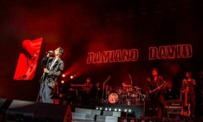 Damiano David si esibisce sul palco del Forum di Assago in occasione del suo primo concerto solista in Italia