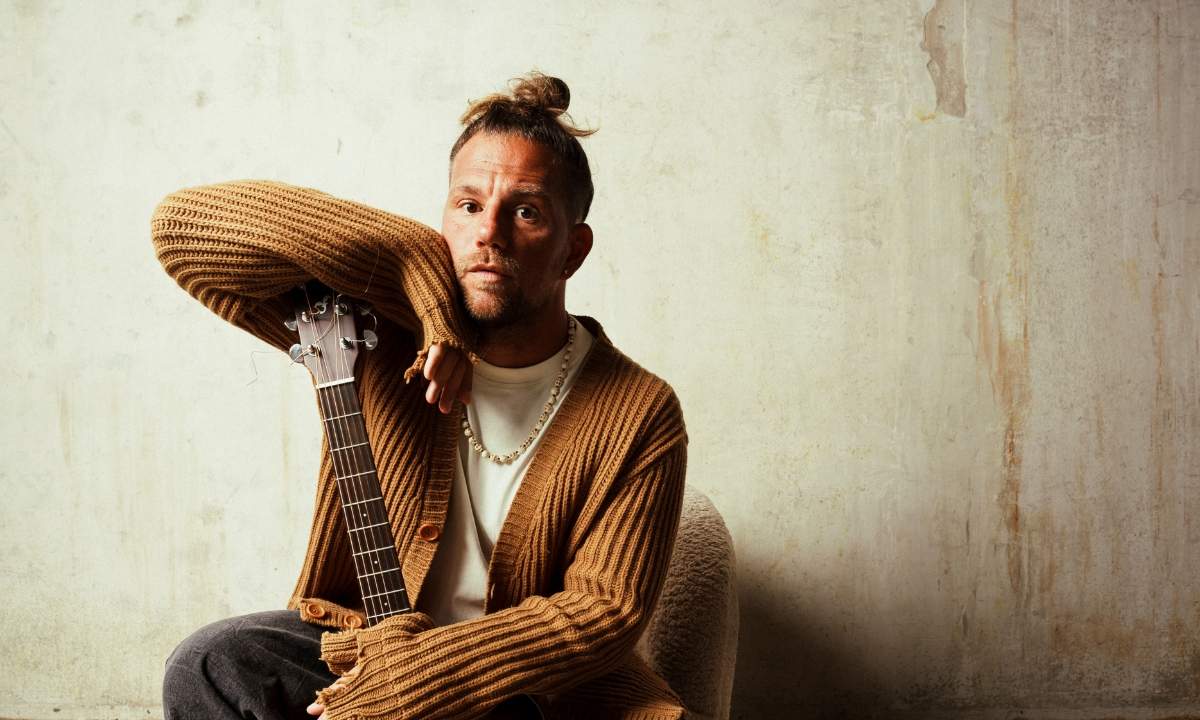 Enrico Nigiotti annuncia il tour teatrale “Maledetti Innamorati” in partenza a gennaio 2026