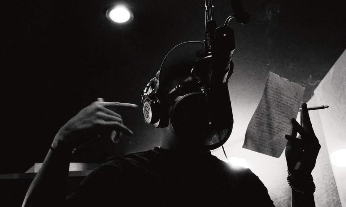 Geolier ha terminato il suo nuovo album, in uscita a novembre 2025 secondo All Music Italia