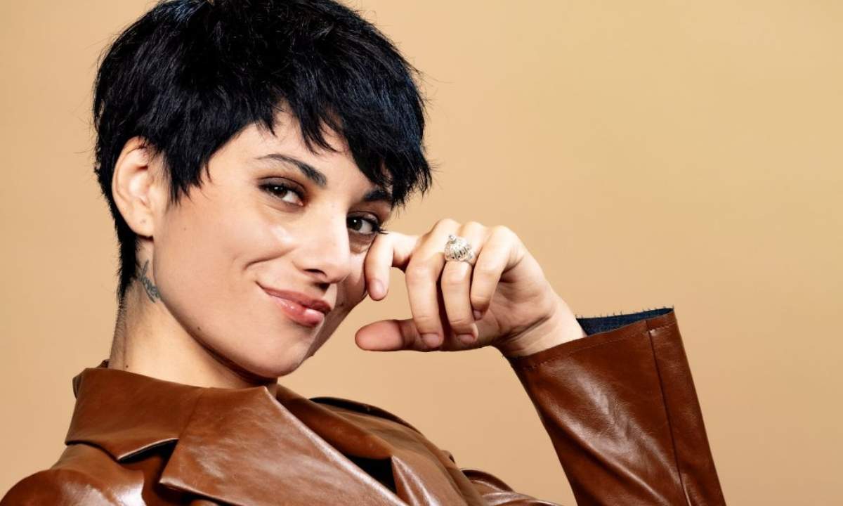 Giordana Angi presenta il nuovo singolo “Dammi un bacio”