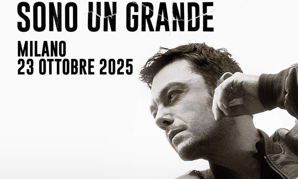 Tiziano Ferro sul palco della TIM New Music Night a Milano per la presentazione del nuovo album Sono Un Grande.