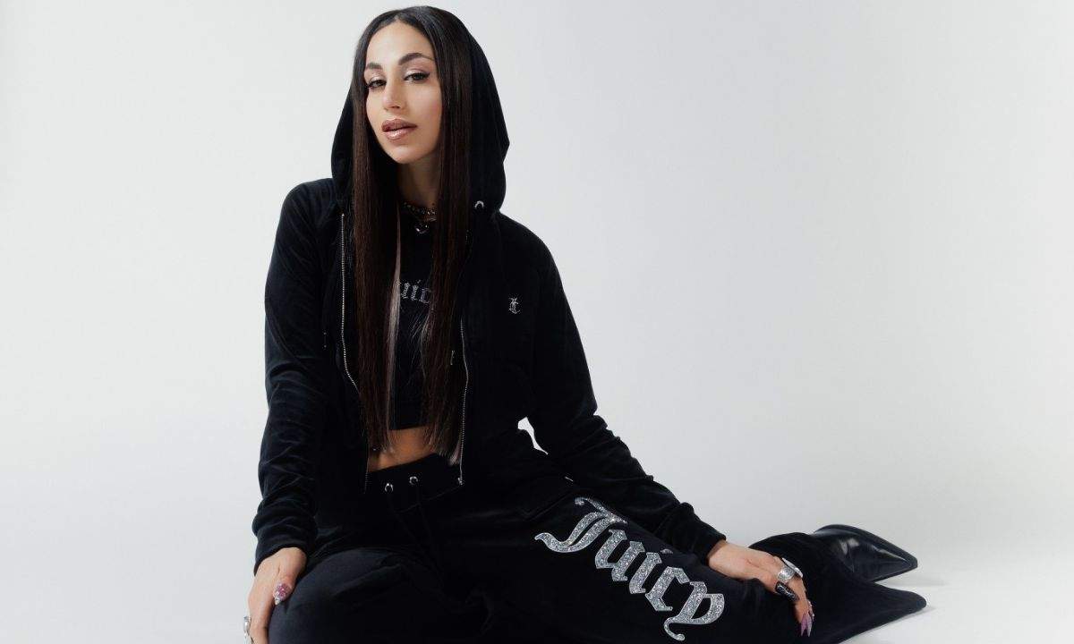 Giulia Molino pubblica il singolo "M’Annammor ‘E Me - Vol. 1"