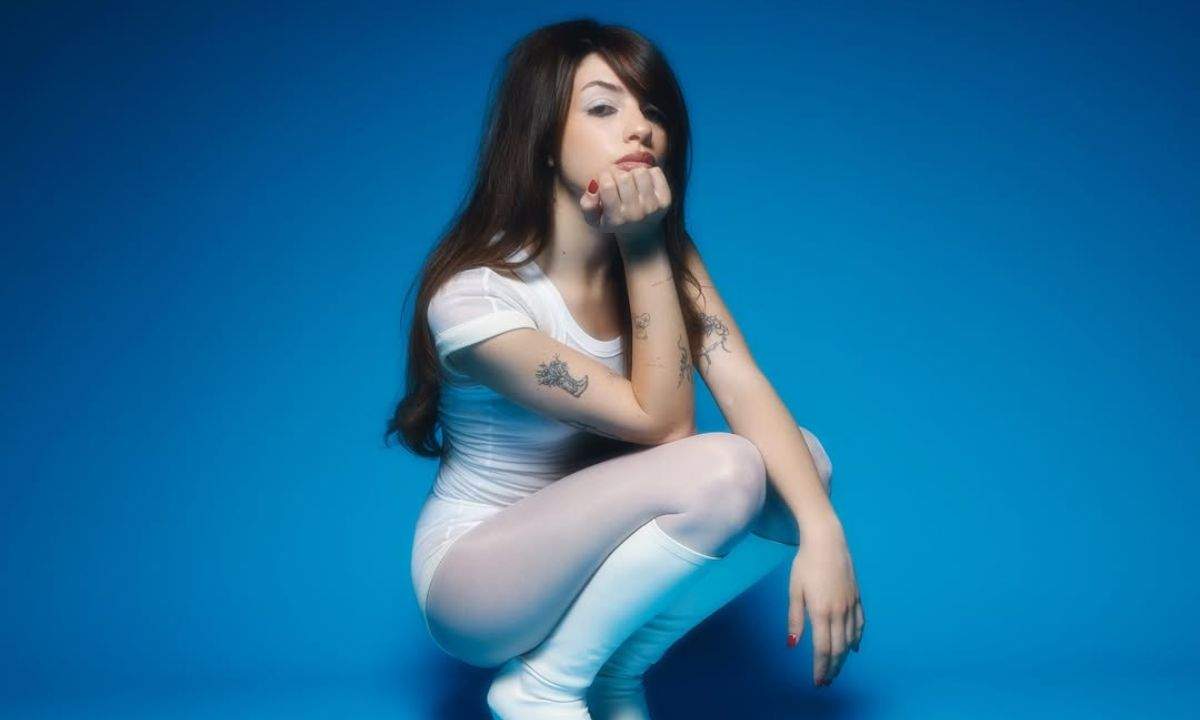 Michelle abbandona Amici 25