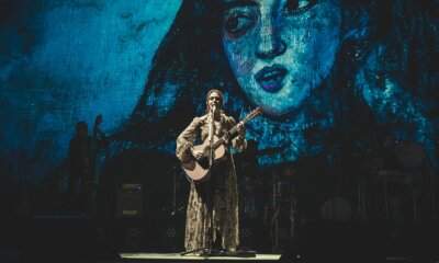 Carmen Consoli durante il concerto dell’Amuri Luci Tour al Teatro Arcimboldi di Milano, 2025.