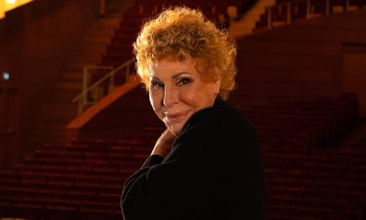 Ornella Vanoni in un ritratto ufficiale, icona della musica italiana