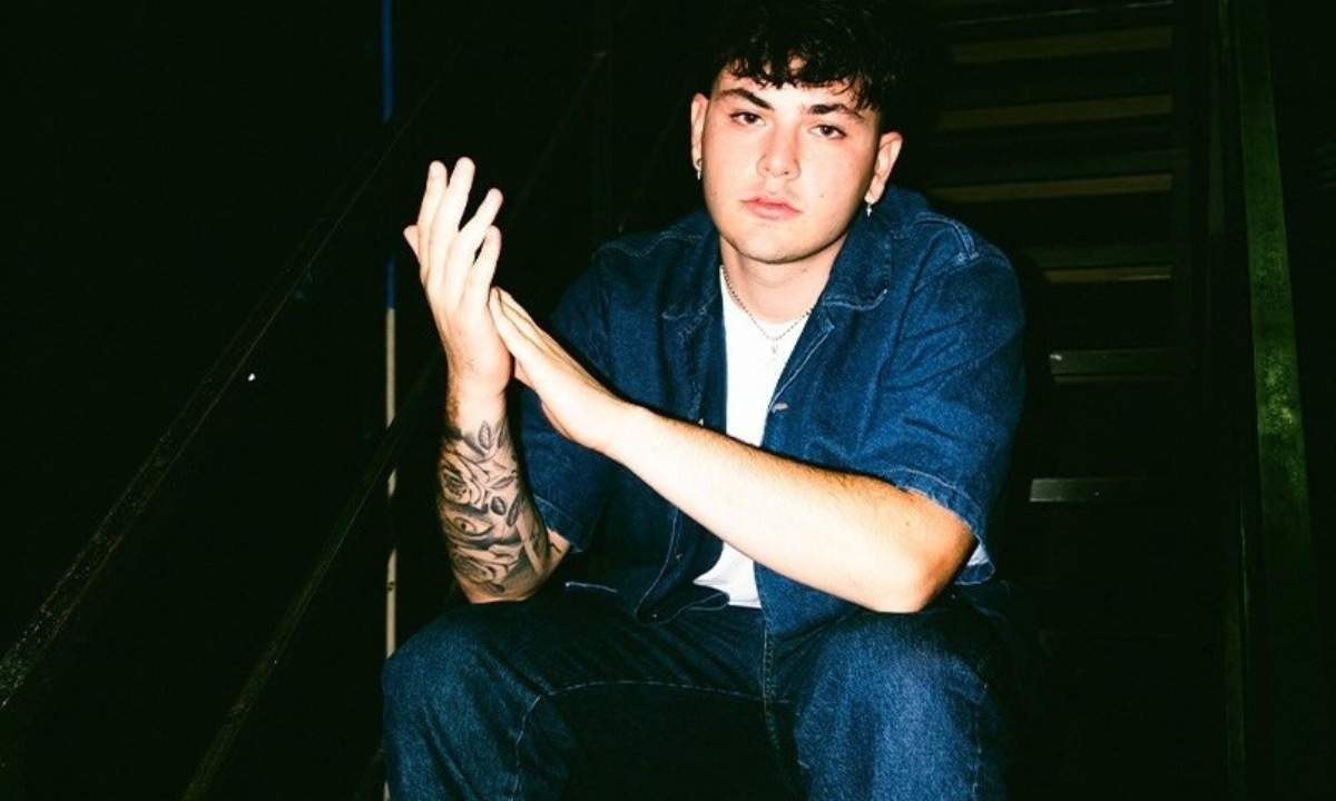 Petit con il brano “Un bel casino” tra i protagonisti di Sanremo Giovani 2025