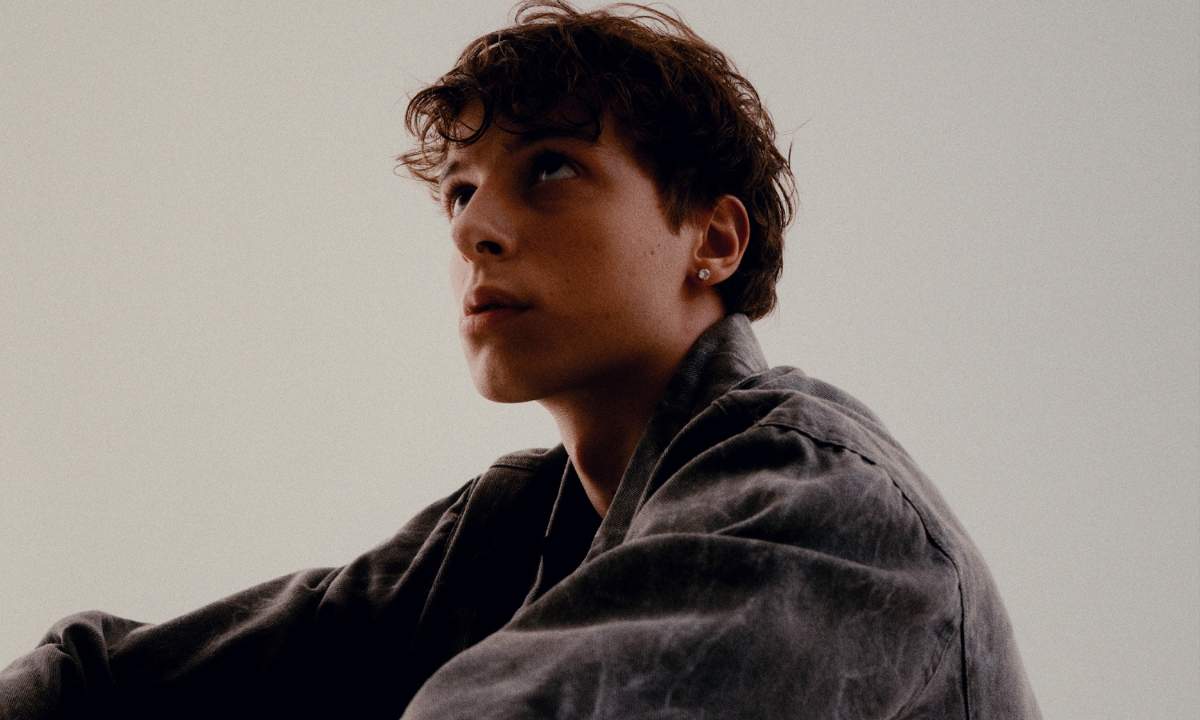 Tomasi presenta “Tatuaggi”, il suo primo inedito di X Factor 2025.