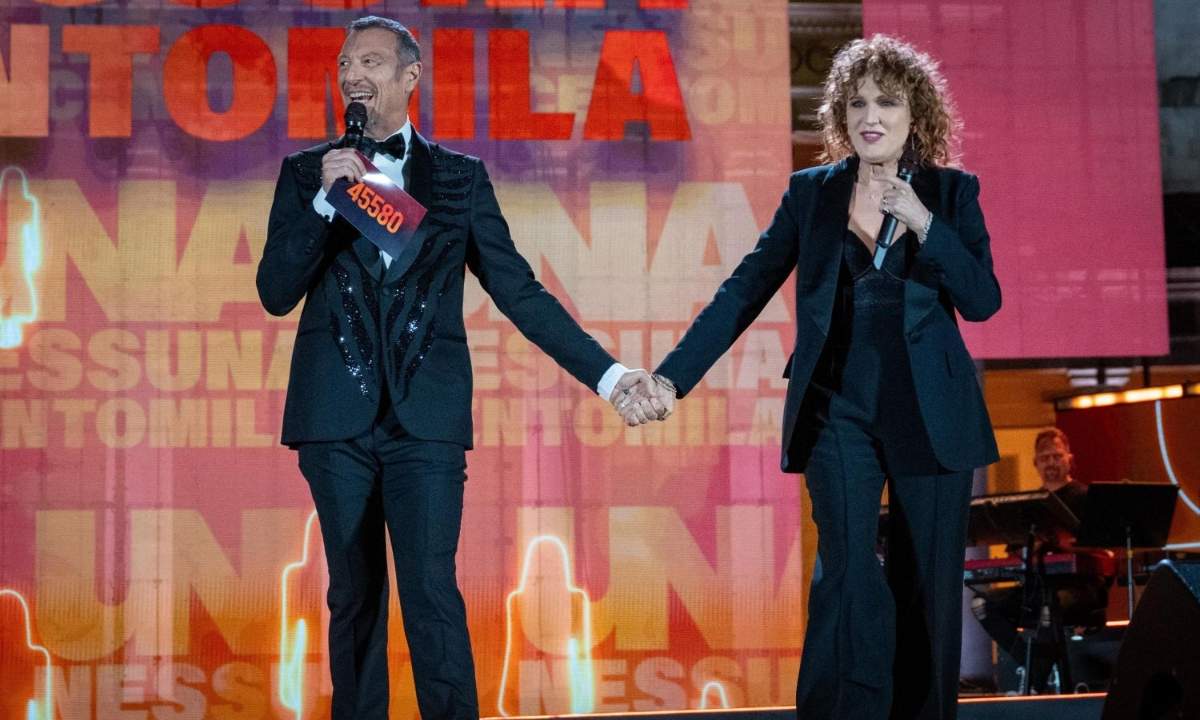 Concerto Una Nessuna Centomila a Napoli in Piazza del Plebiscito con artiste e artisti uniti contro la violenza sulle donne