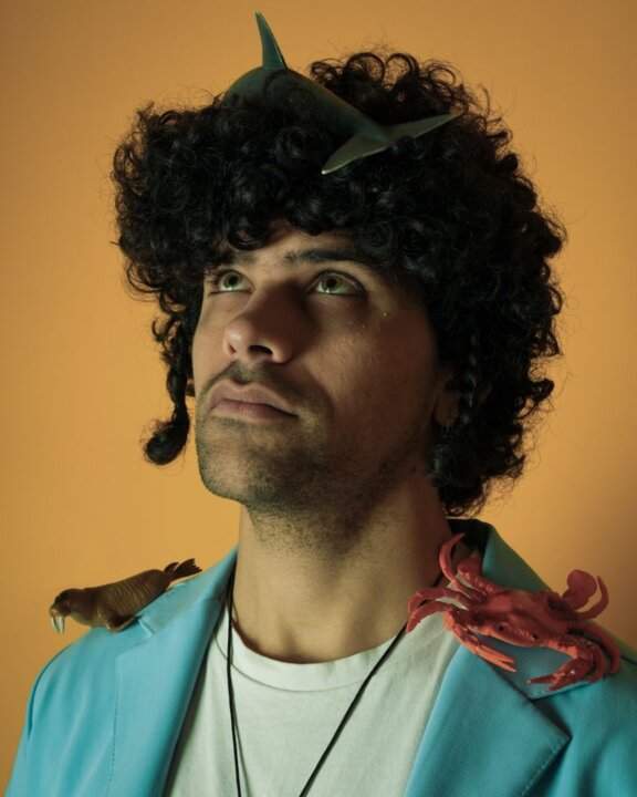 De.Stradis esordisce con il disco "Appartengo al mare"