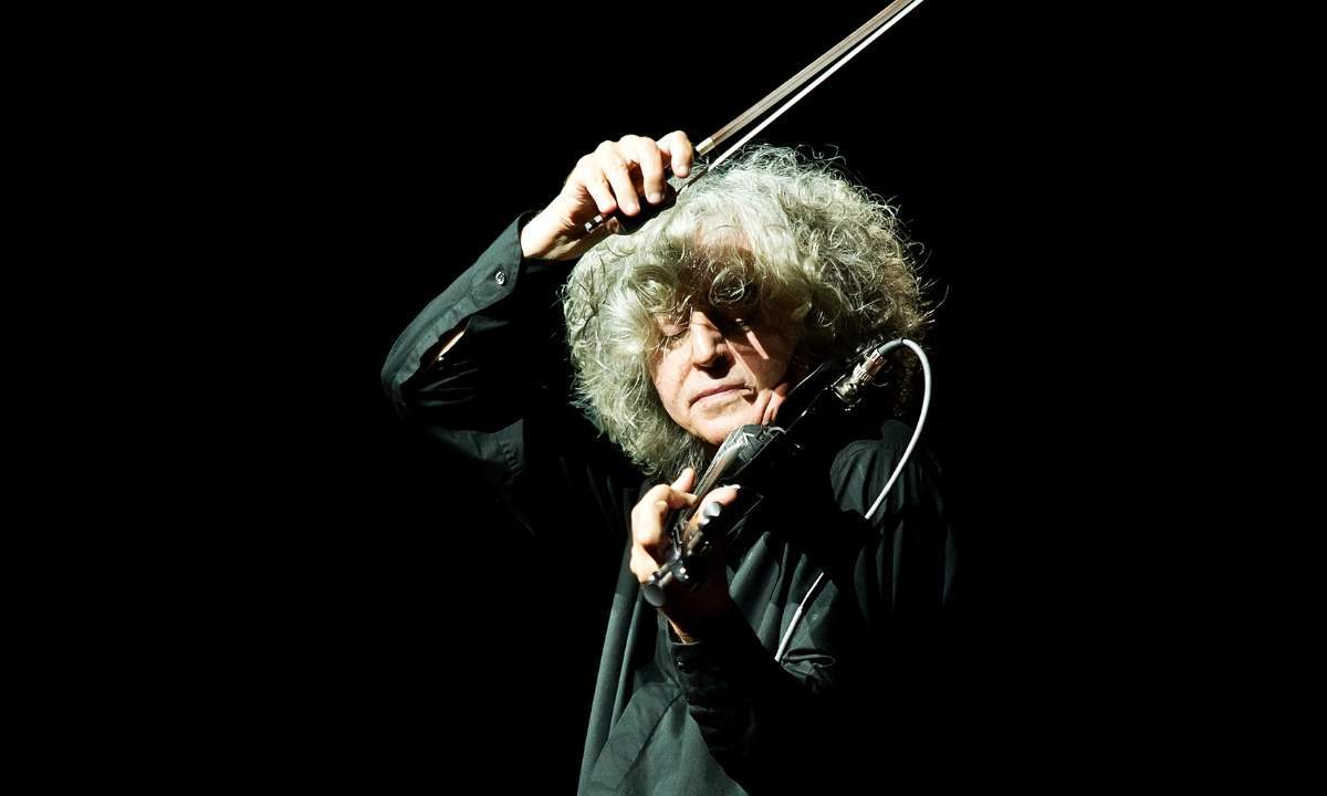 Ritratto di Angelo Branduardi scattato dal fotografo Francesco Trucchia.