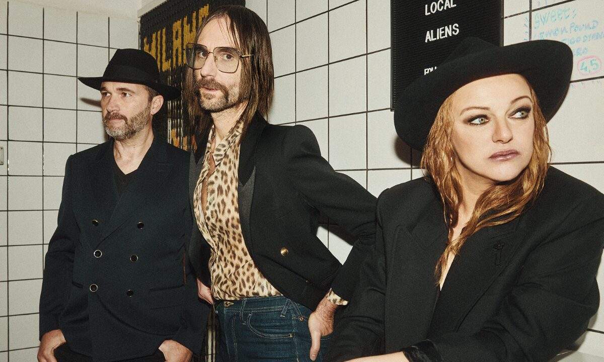 I Baustelle in concerto al Forum di Assago per i 25 anni di carriera, con Francesco Bianconi e Rachele Bastreghi sul palco