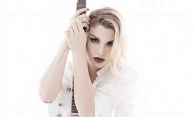 Emma Marrone canta L'amore non mi basta, brano tornato virale su TikTok