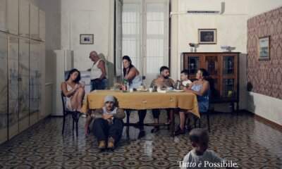 Copertina dell’album Tutto è possibile di Geolier con i featuring di Pino Daniele e 50 Cent